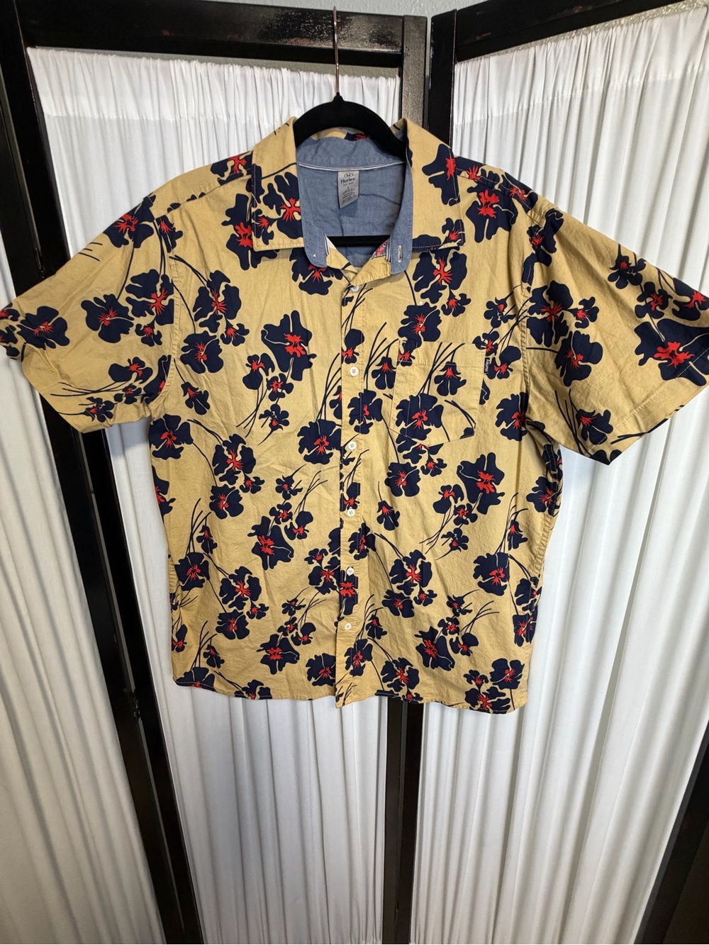 Hurley Men’s Beige Short-Sleeve Button-Up with Navy & Red Floral Print